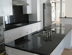 bàn bếp đá granite đen huế