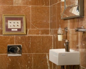 đá marble rojo alicante ốp nhà tắm