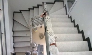 cầu thang đá marble trắng muối