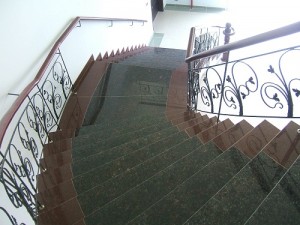 Cầu thang đá granite nâu anh quốc