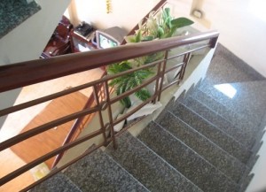 cầu thang đá granite tím hoa cà