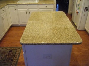 granite vàng bình định bàn bếp