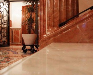 đá marble rojo alicante cầu thang