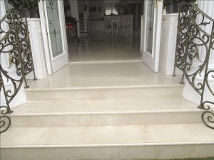 đá marble Crema Marfil tam cấp